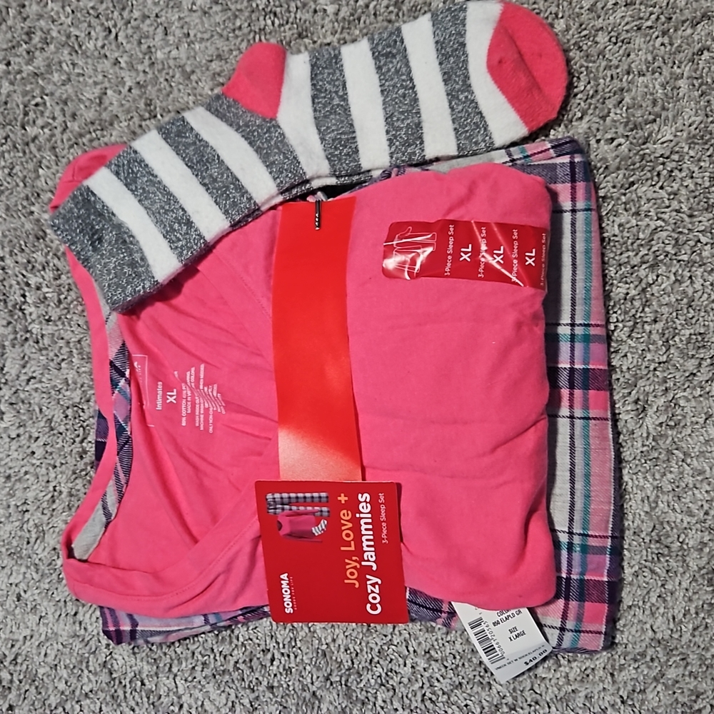 Brand new pink Sonoma Pajama set with strip socks size xl